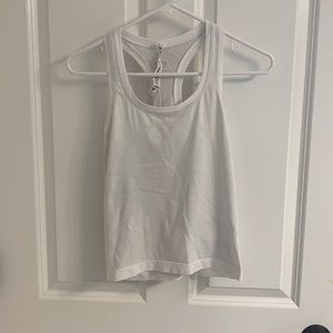 lululemon swiftly tech racerback tank top 2.0 Race Length in White, size 6